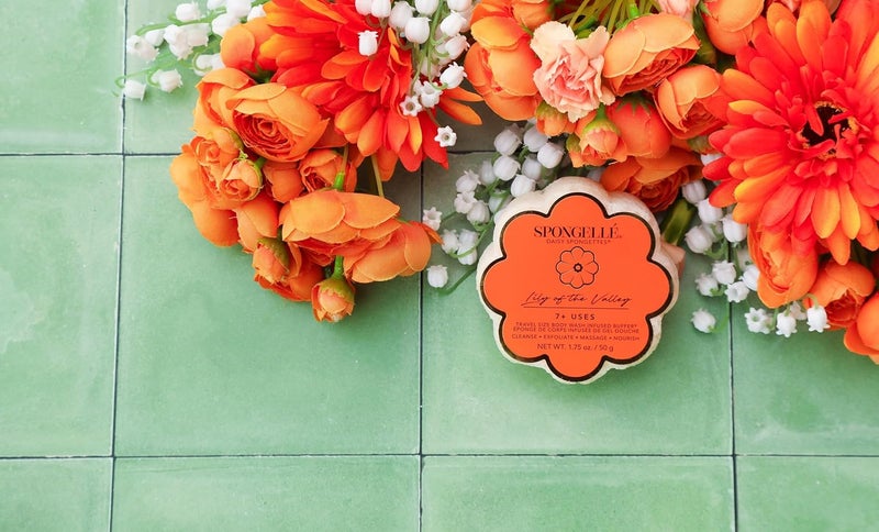 SPONGELLÉ Spongelle Lily of the Valley Spongette Loofah Body Scrubber | Bath & Shower Loofah for Women | Body Scrubber Exfoliator with Body Wash Infused Sponge | 5+ uses | Soft Lily, Jasmine & Fresh Green Notes - Image 4